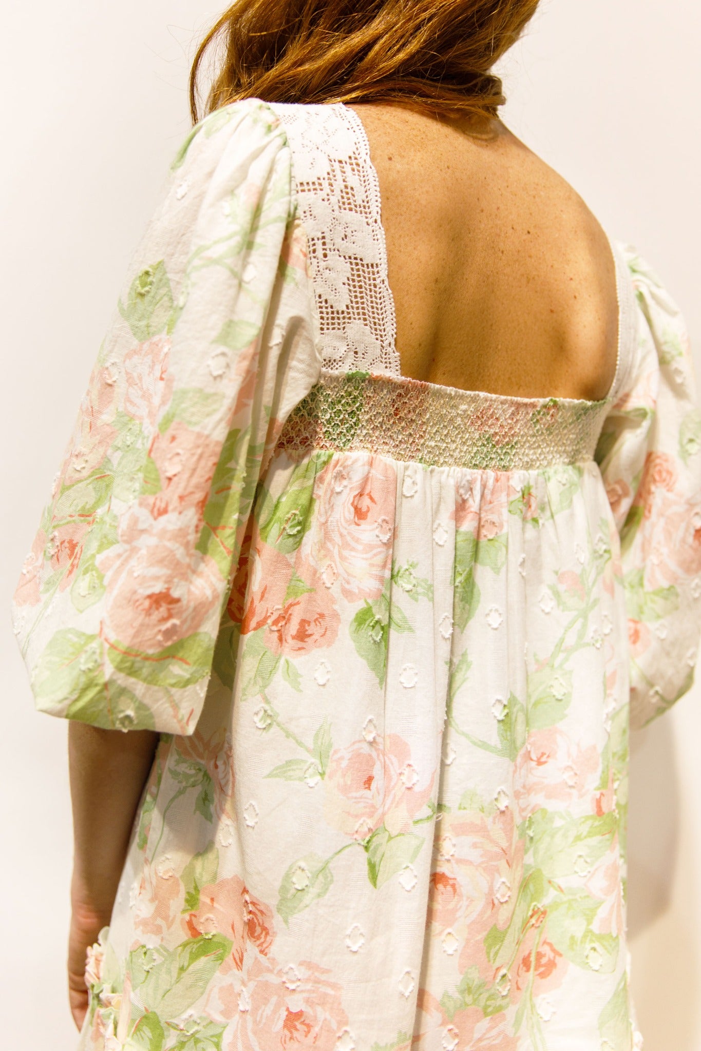 Robe courte imprimée roses – Anna