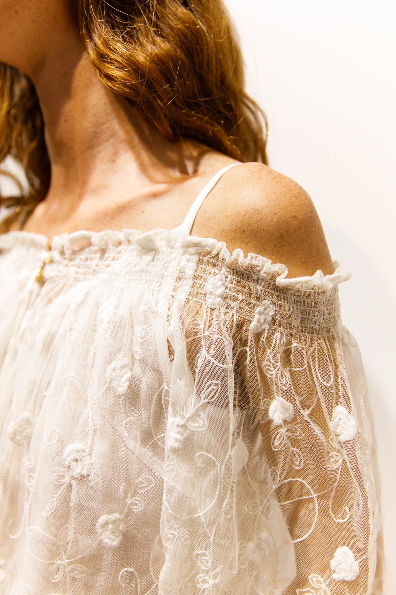Blouse en tulle brodé fleurs – Claudette