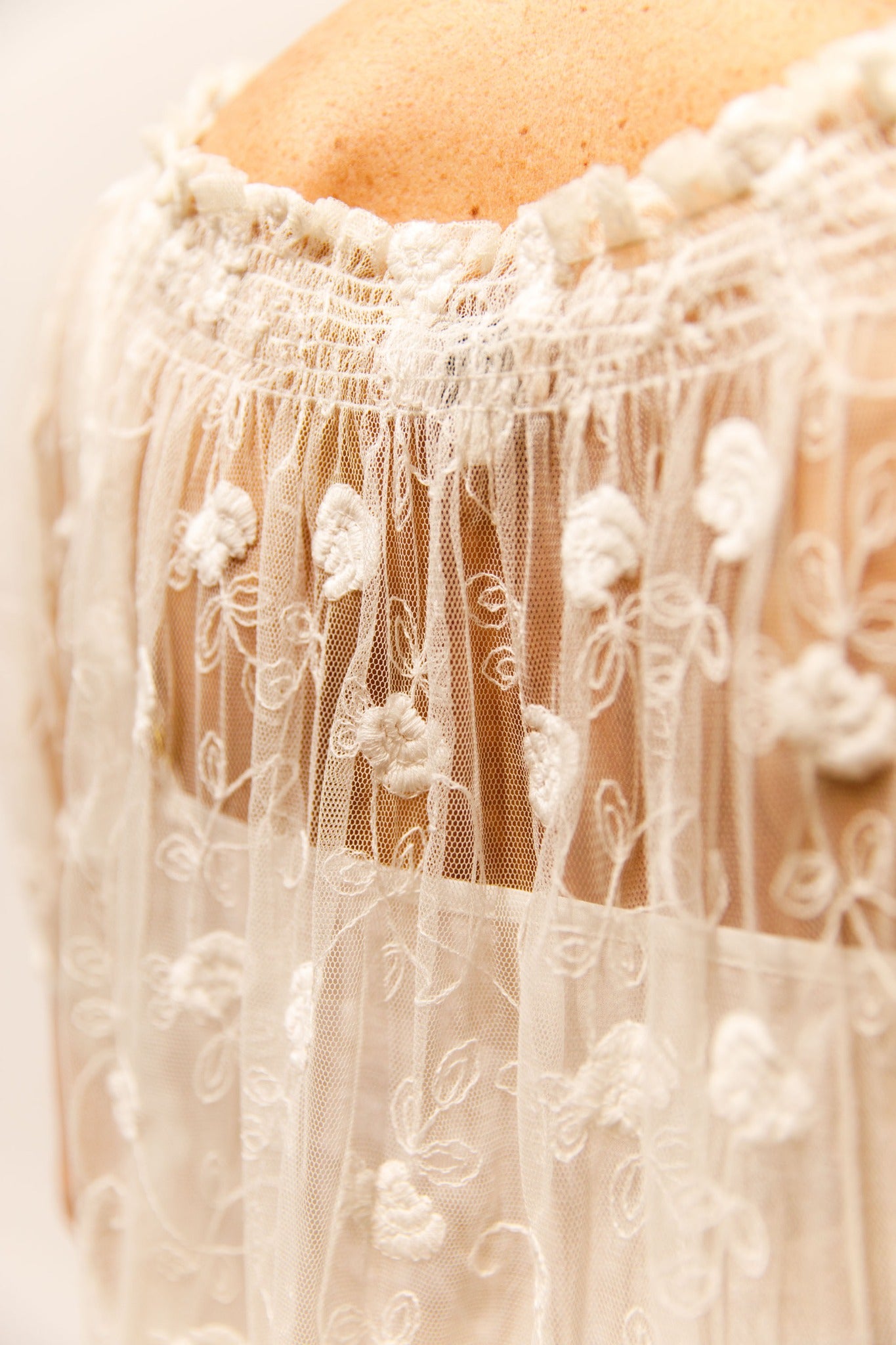 Blouse en tulle brodé fleurs – Claudette