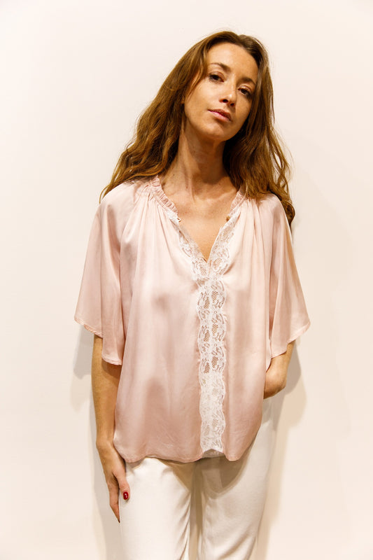 Blouse satin rosée à dentelle – Pidou