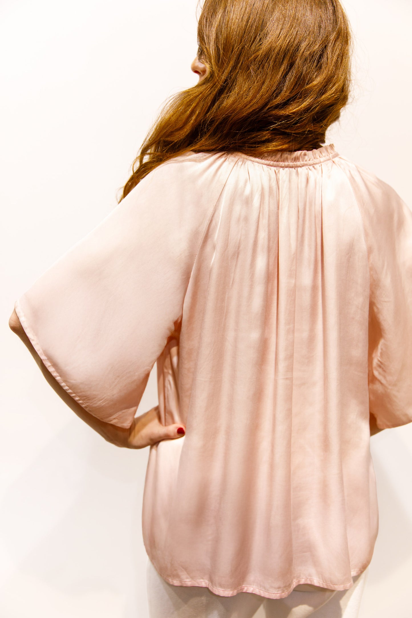 Blouse satin rosée à dentelle – Pidou